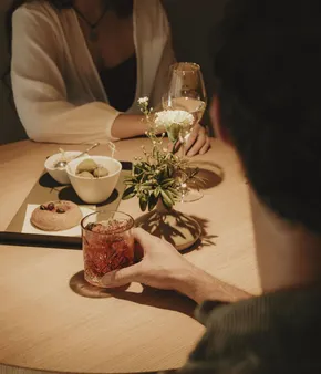 Hotel with bar: Cocktails and drinks at AMA Stay